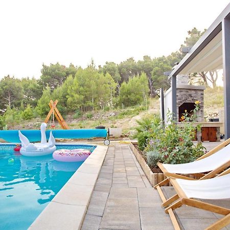 Villa Sara With Sea View And Private Heated Pool Omiš Dış mekan fotoğraf