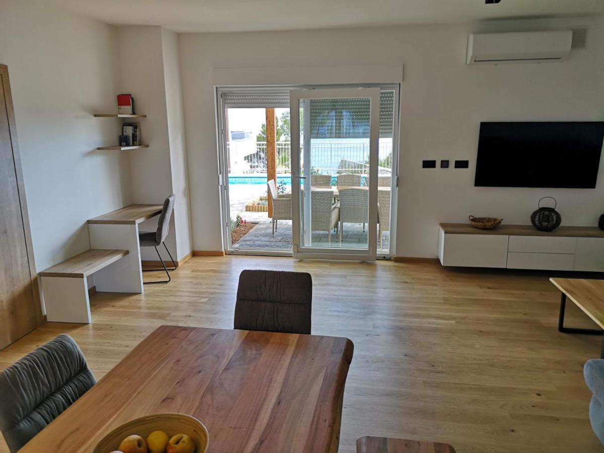 Villa Sara With Sea View And Private Heated Pool Omiš Dış mekan fotoğraf