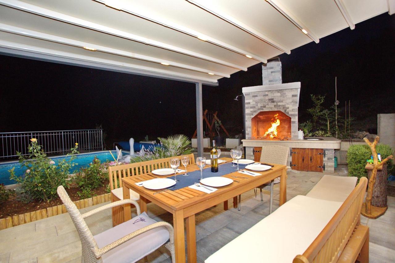 Villa Sara With Sea View And Private Heated Pool Omiš Dış mekan fotoğraf