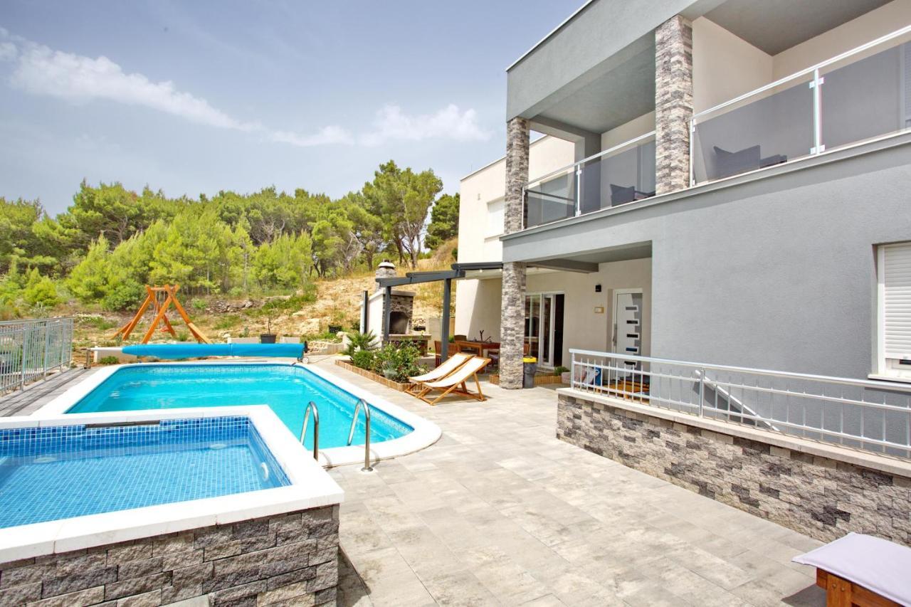 Villa Sara With Sea View And Private Heated Pool Omiš Dış mekan fotoğraf