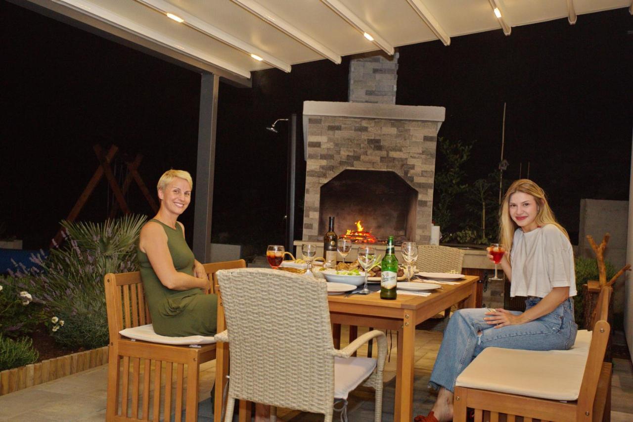 Villa Sara With Sea View And Private Heated Pool Omiš Dış mekan fotoğraf