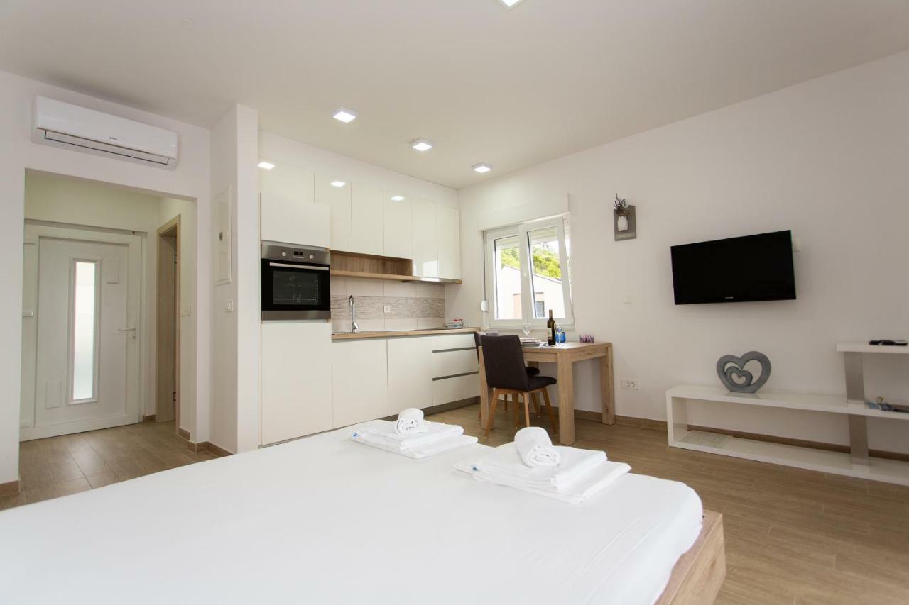 Villa Sara With Sea View And Private Heated Pool Omiš Dış mekan fotoğraf