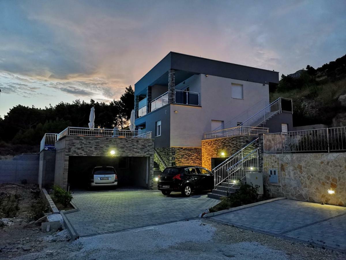 Villa Sara With Sea View And Private Heated Pool Omiš Dış mekan fotoğraf